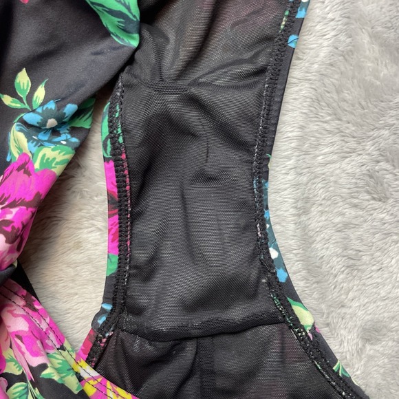 Torrid Womens One Piece Swimsuit Size 4/4X Black Pink Floral Stripe Open Back - Picture 8 of 8